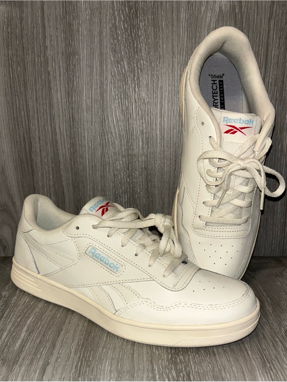 Reebok Women’s Off-White Leather Low-Top Sneakers 9 Ortholite Memory Foam